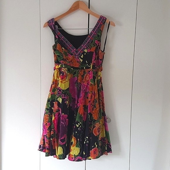 Uttam London Women’s Floral Empire Waist Dress w beaded details | EUC | Wedding - Picture 3 of 17